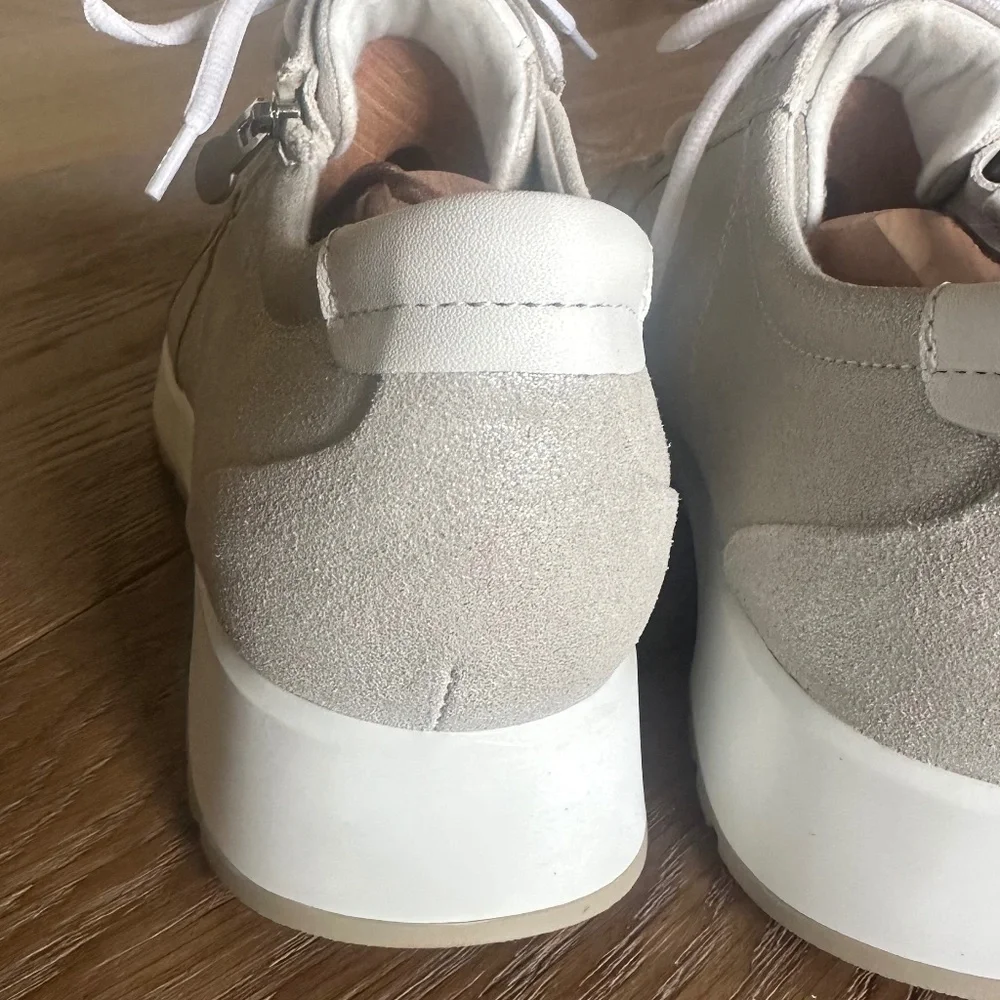 Munro Sutton Sneaker Metallic Silver White Zip Comfort Shoe 9WW Wide Width